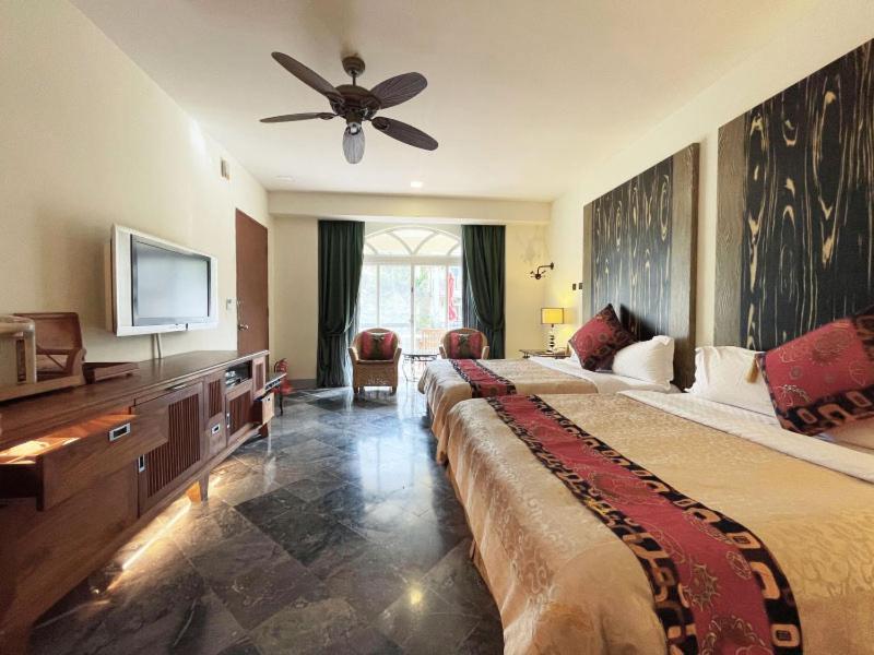 Swan Lake Villa Resort Nanwan Exterior photo